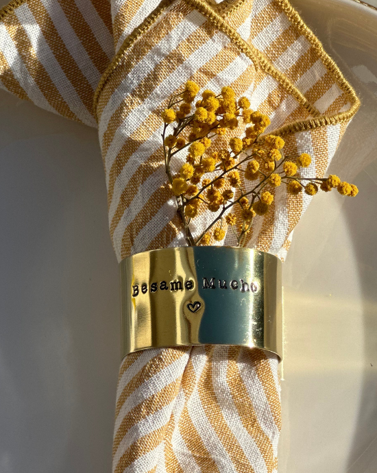 BESAME MUCHO - Rond de serviette en laiton